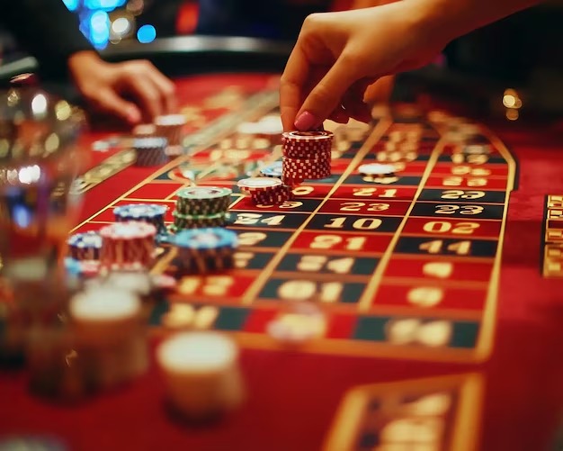 ingat cuan app showing live dealer blackjack table with multiple camera angles